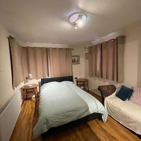 Spacious Bungalow In London, Near Central London, The Excel Centre And The O2, Ideal For Families 외부 사진