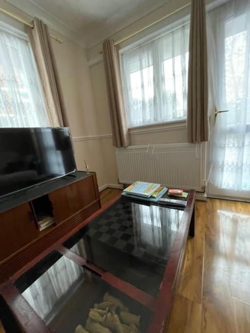 Spacious Bungalow In London, Near Central London, The Excel Centre And The O2, Ideal For Families 외부 사진